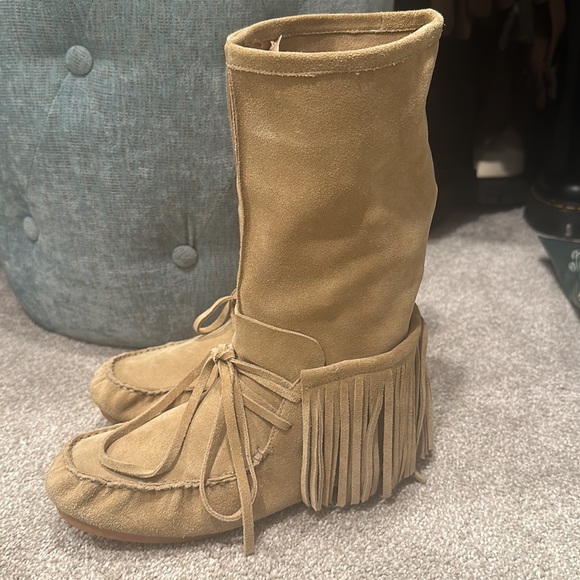 MINNETONKA MOCCASIN STYLE TASSELS BOOTS - Picture 5 of 7